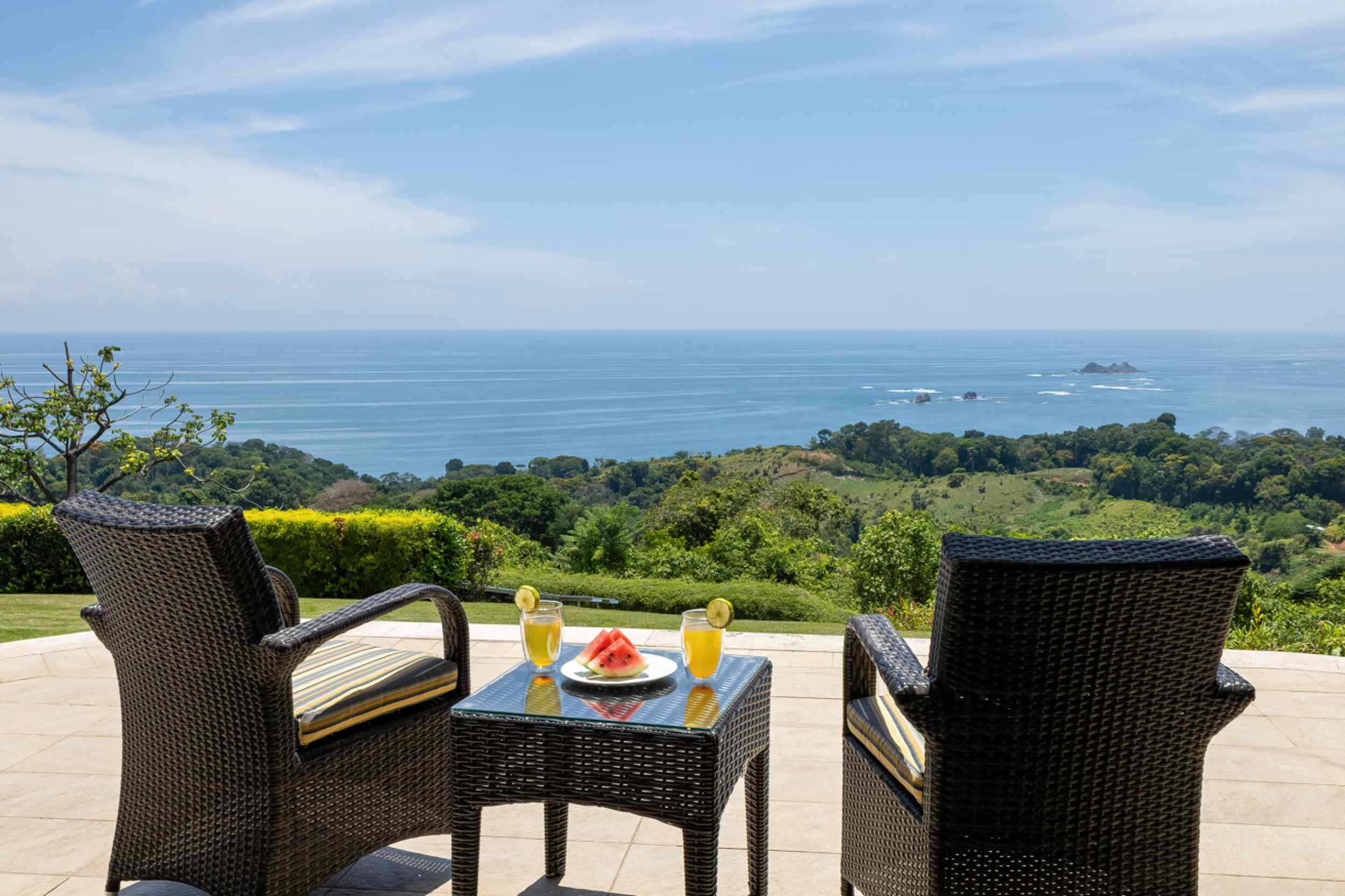 Stunning 3-Bedroom Luxury Home with Panoramic Ocean Views & Infinity Pool in Ojochal Costa Rica