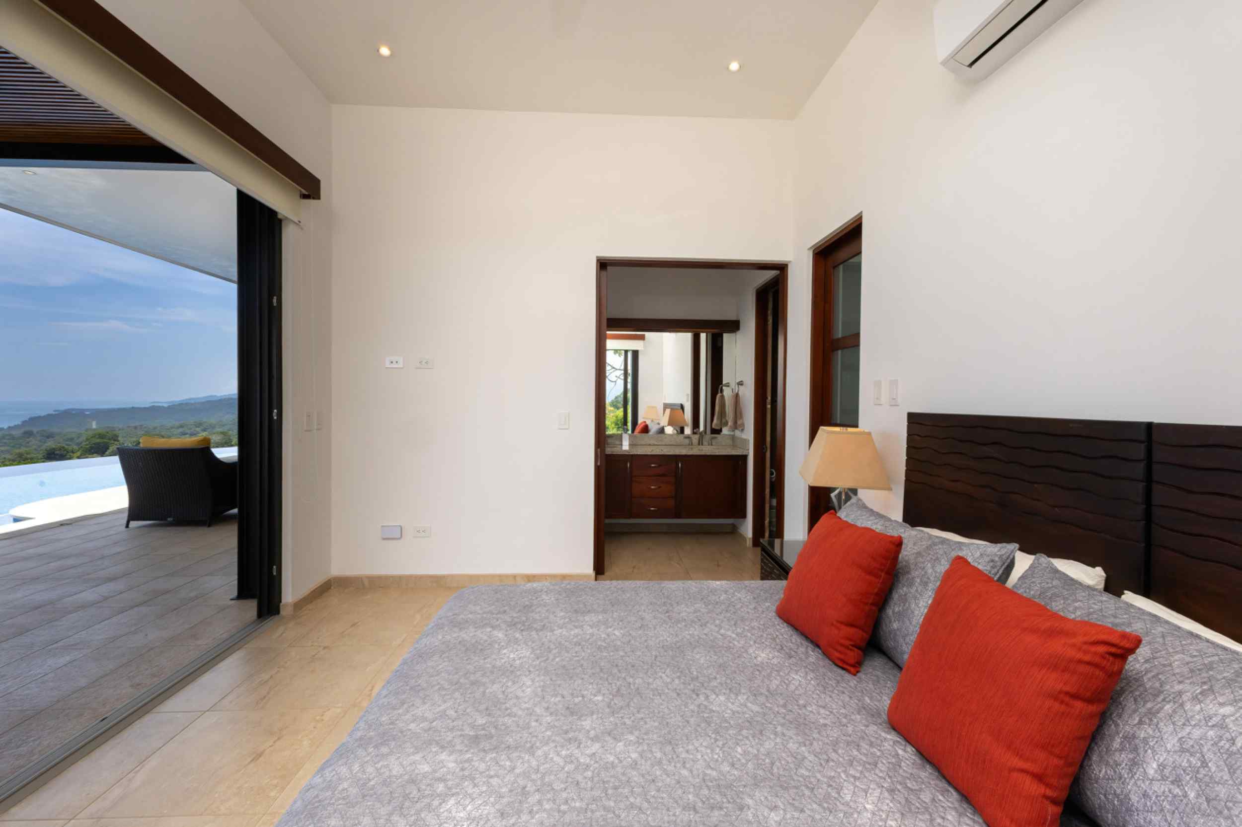 Stunning 3-Bedroom Luxury Home with Panoramic Ocean Views & Infinity Pool in Ojochal Costa Rica