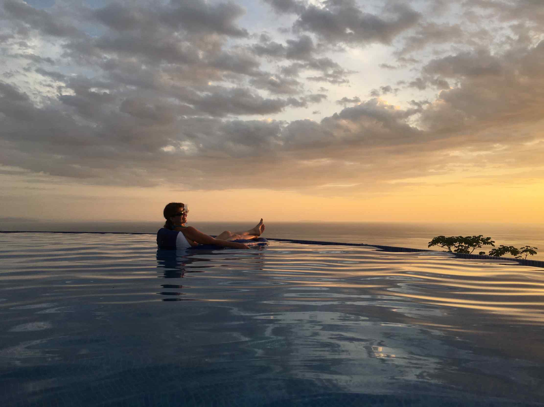 Stunning 3-Bedroom Luxury Home with Panoramic Ocean Views & Infinity Pool in Ojochal Costa Rica