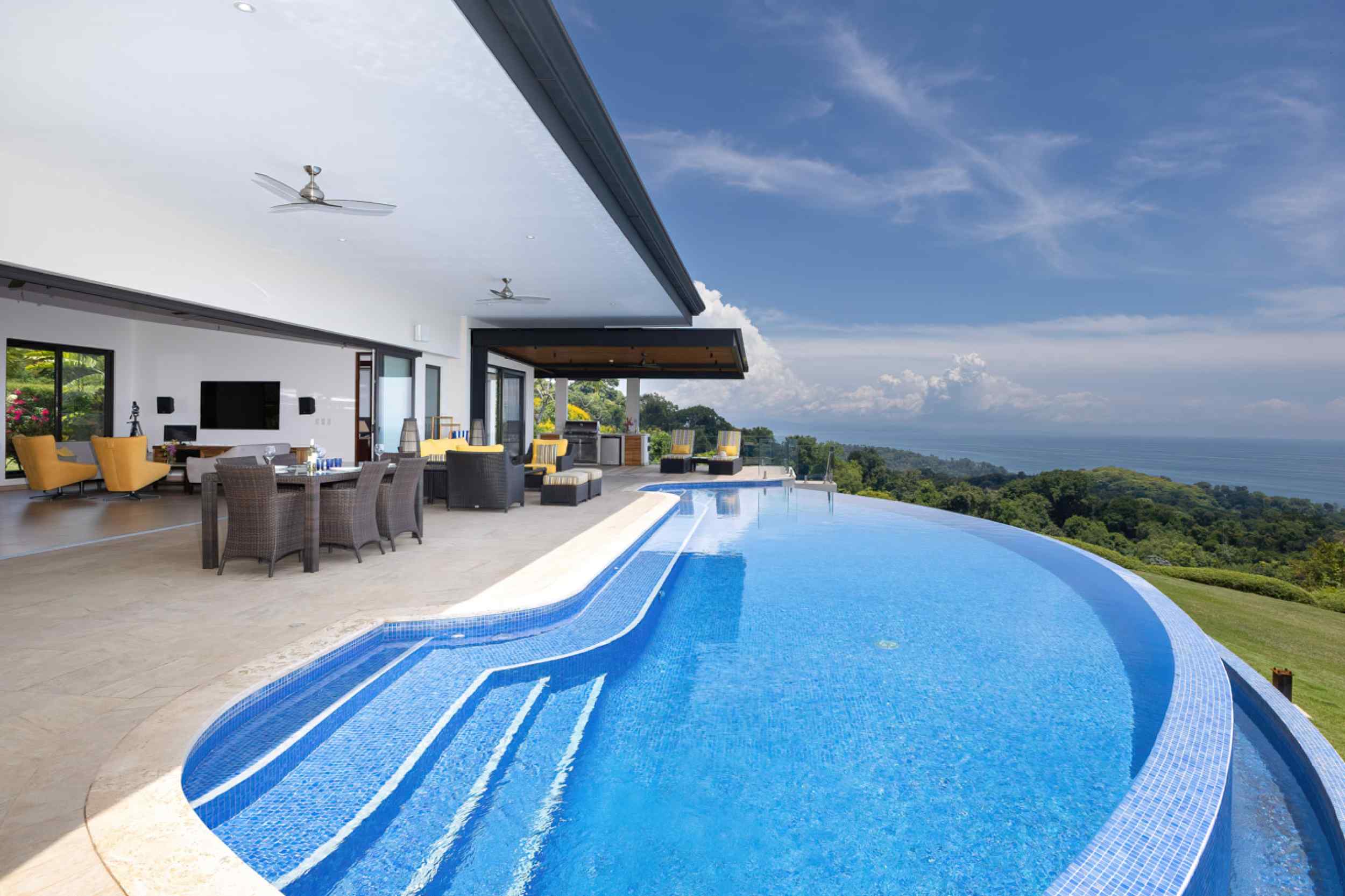 Stunning 3-Bedroom Luxury Home with Panoramic Ocean Views & Infinity Pool in Ojochal Costa Rica
