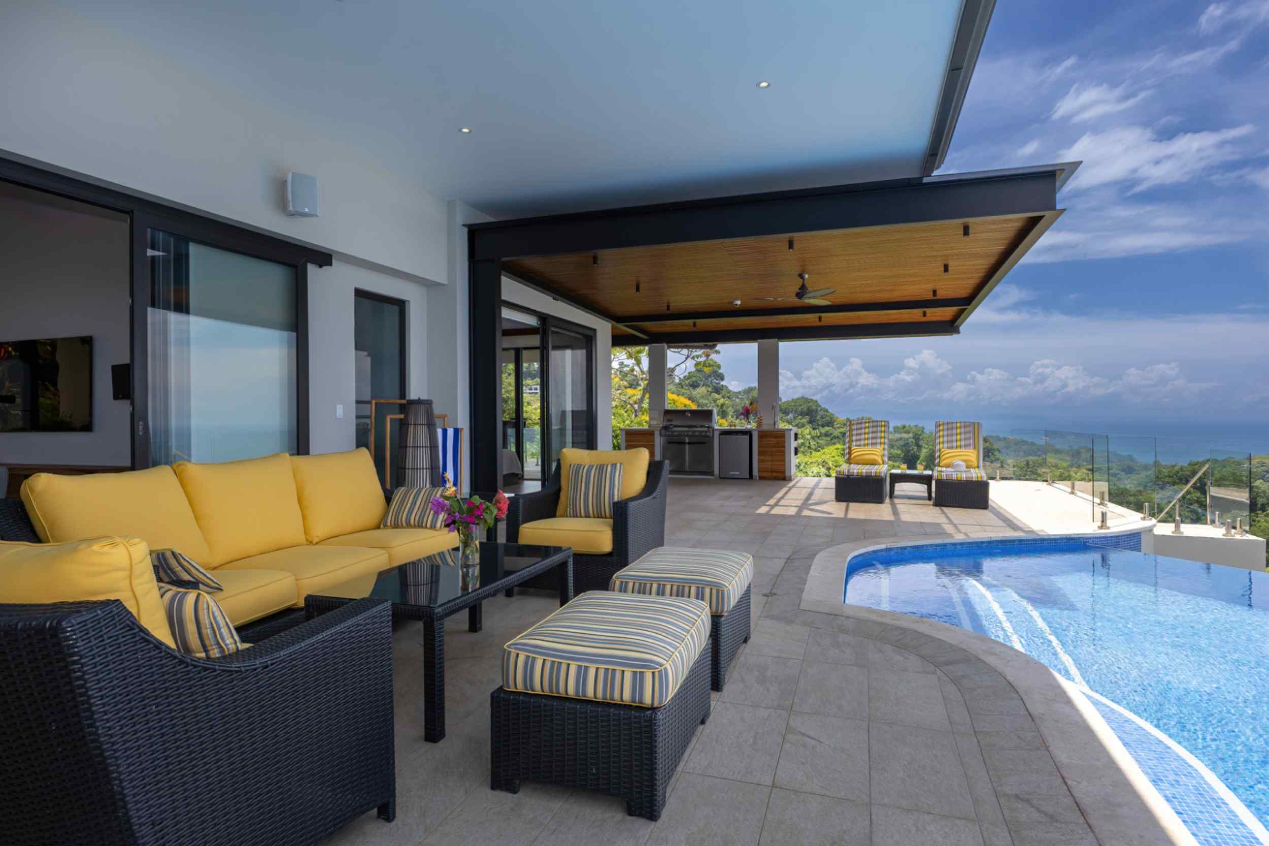 Stunning 3-Bedroom Luxury Home with Panoramic Ocean Views & Infinity Pool in Ojochal Costa Rica