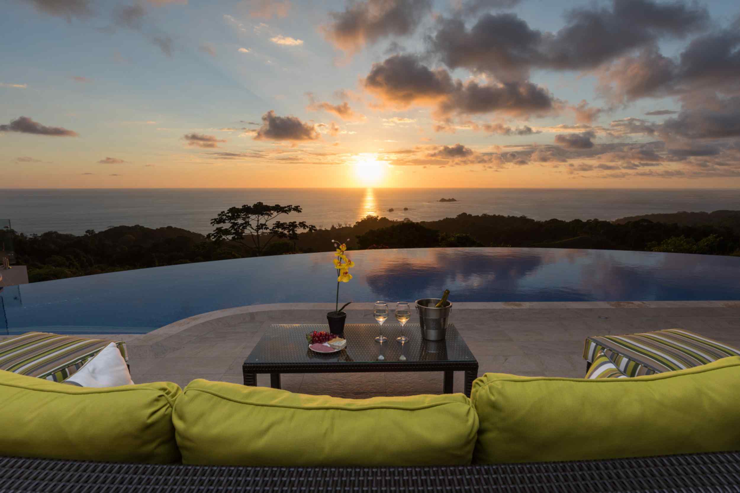 Stunning 3-Bedroom Luxury Home with Panoramic Ocean Views & Infinity Pool in Ojochal Costa Rica