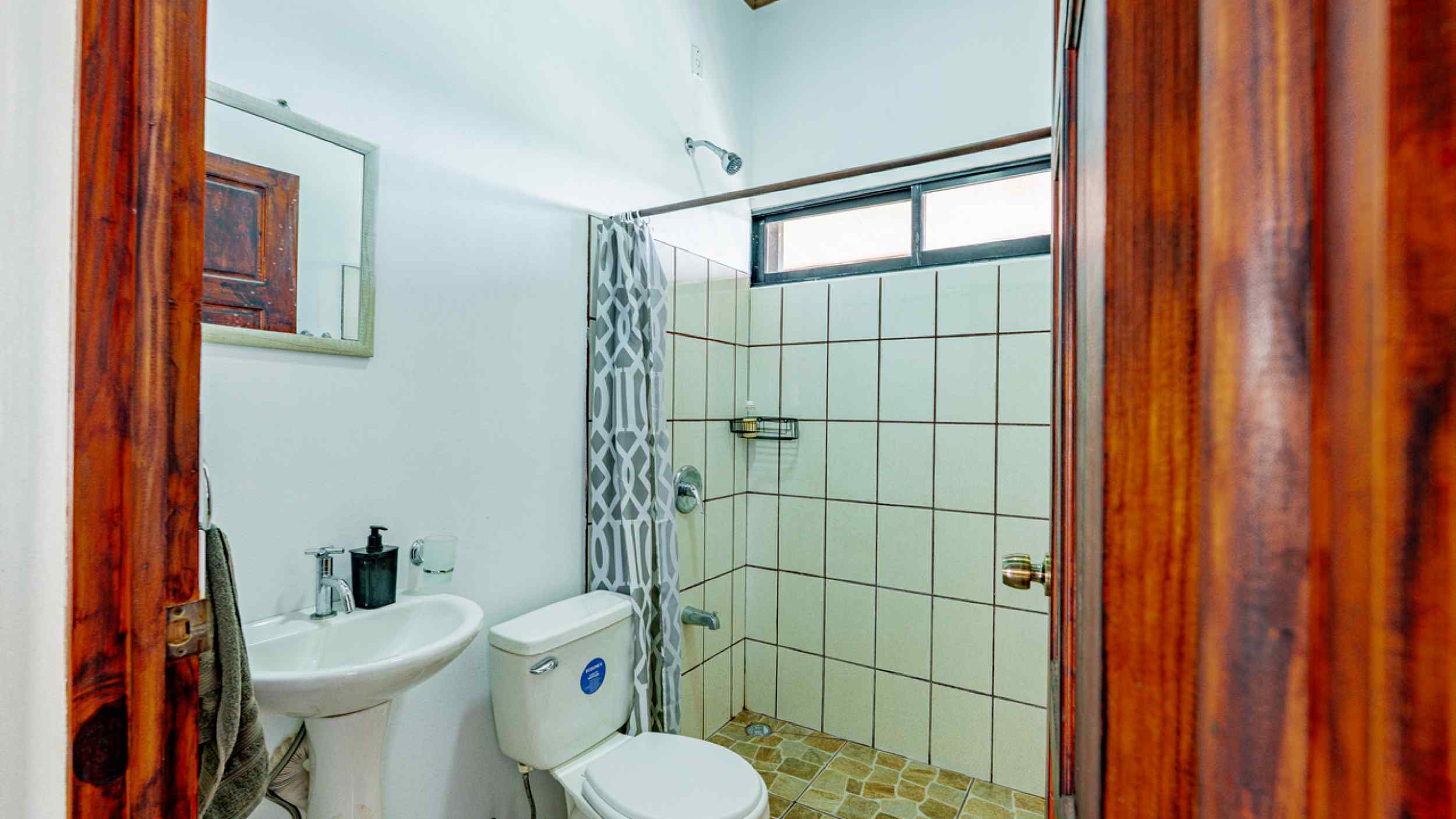 72623-30 Charming 2-Bedroom Home with Mountain Views & Swimming Pool in Ojochal Costa Rica