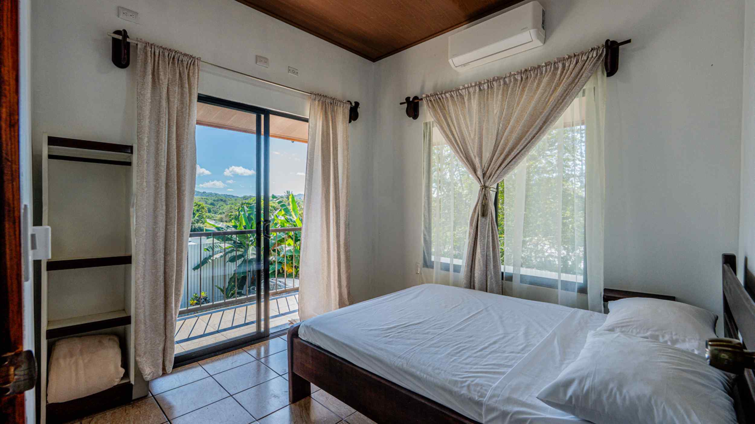 72623-33 Charming 2-Bedroom Home with Mountain Views & Swimming Pool in Ojochal Costa Rica