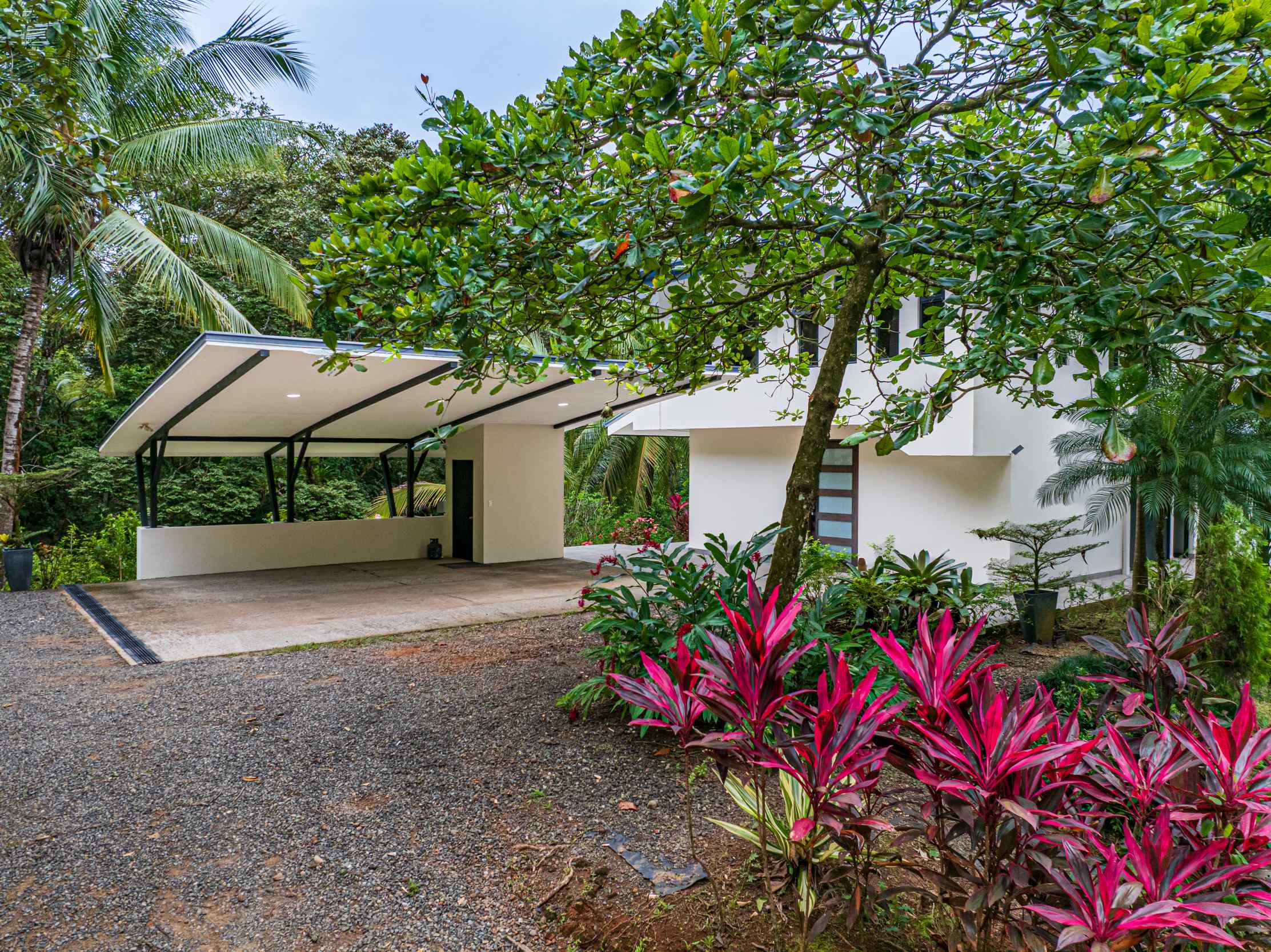 73034-6 Luxurious 5-Bedroom Rainforest Estate with Pool & Guest House in Ojochal Costa Rica