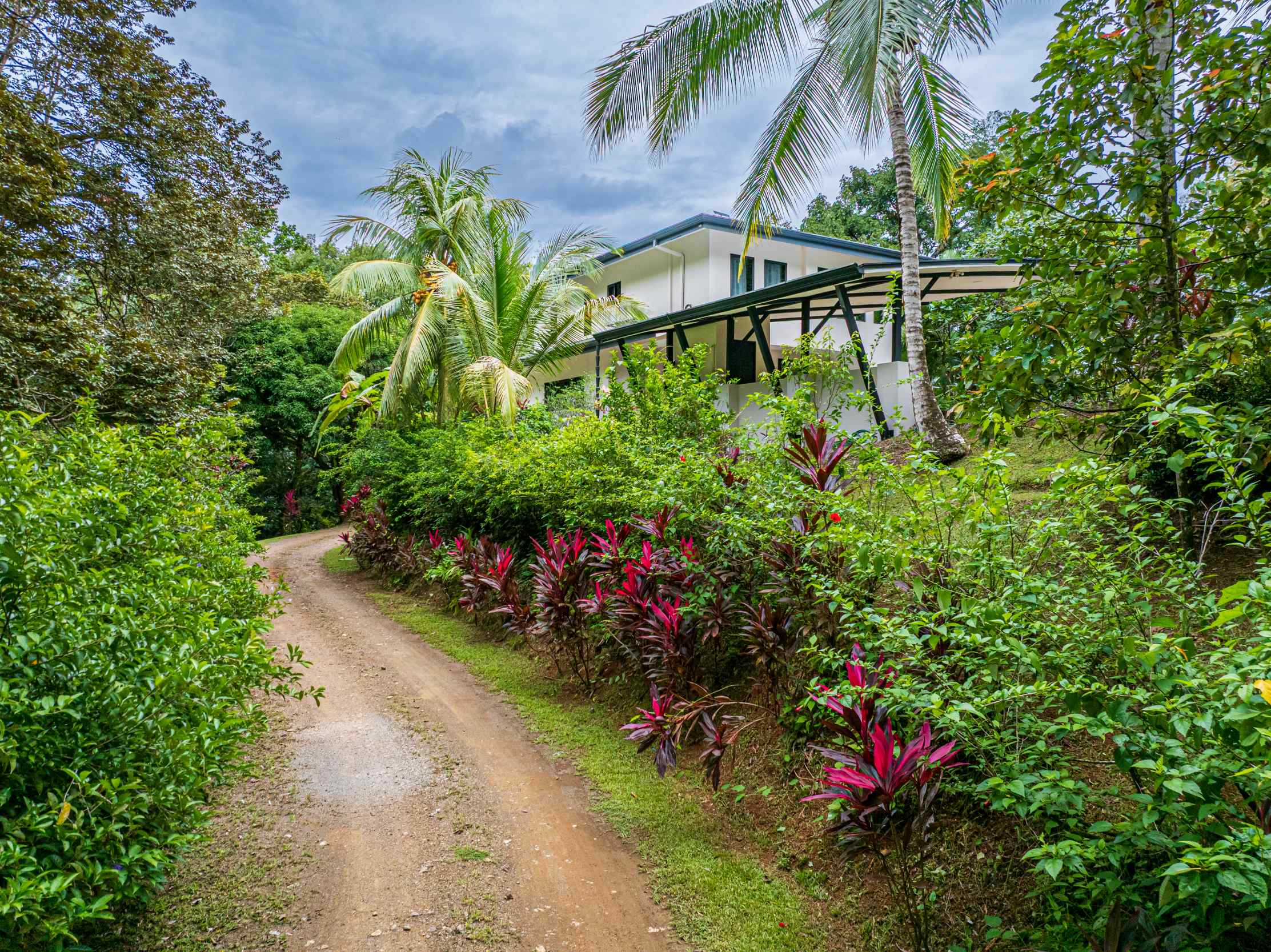 73034-8 Luxurious 5-Bedroom Rainforest Estate with Pool & Guest House in Ojochal Costa Rica