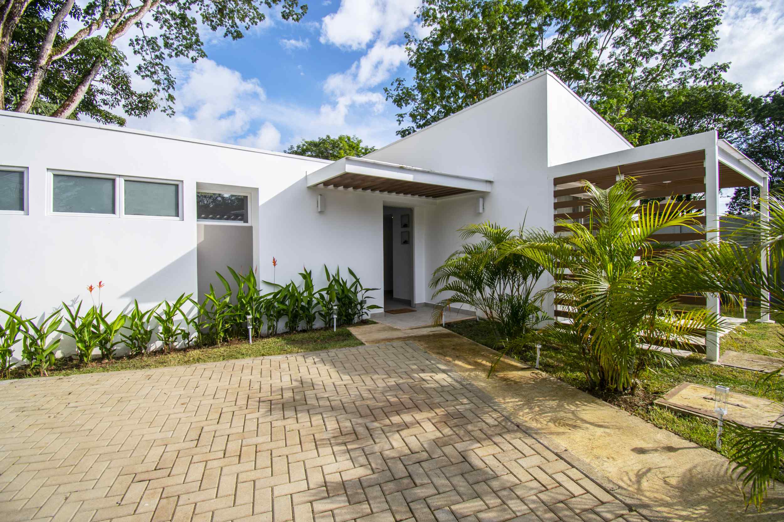 Modern Tropical 3-Bedroom Home with Private Pool & High-Speed Internet in Uvita Costa Rica