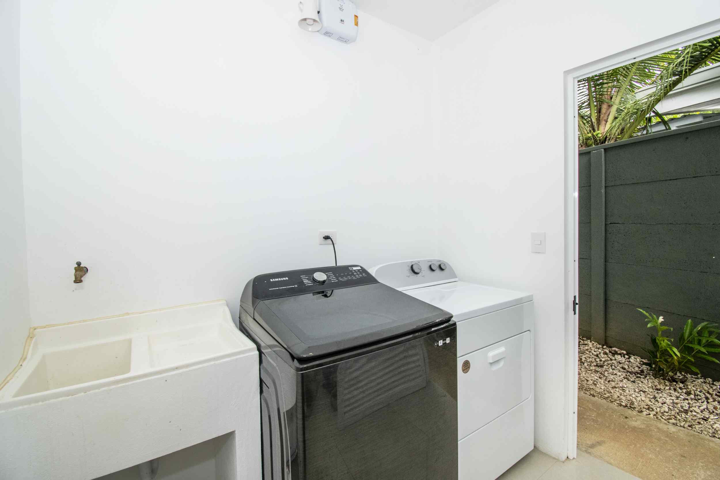 Modern Tropical 3-Bedroom Home with Private Pool & High-Speed Internet in Uvita Costa Rica