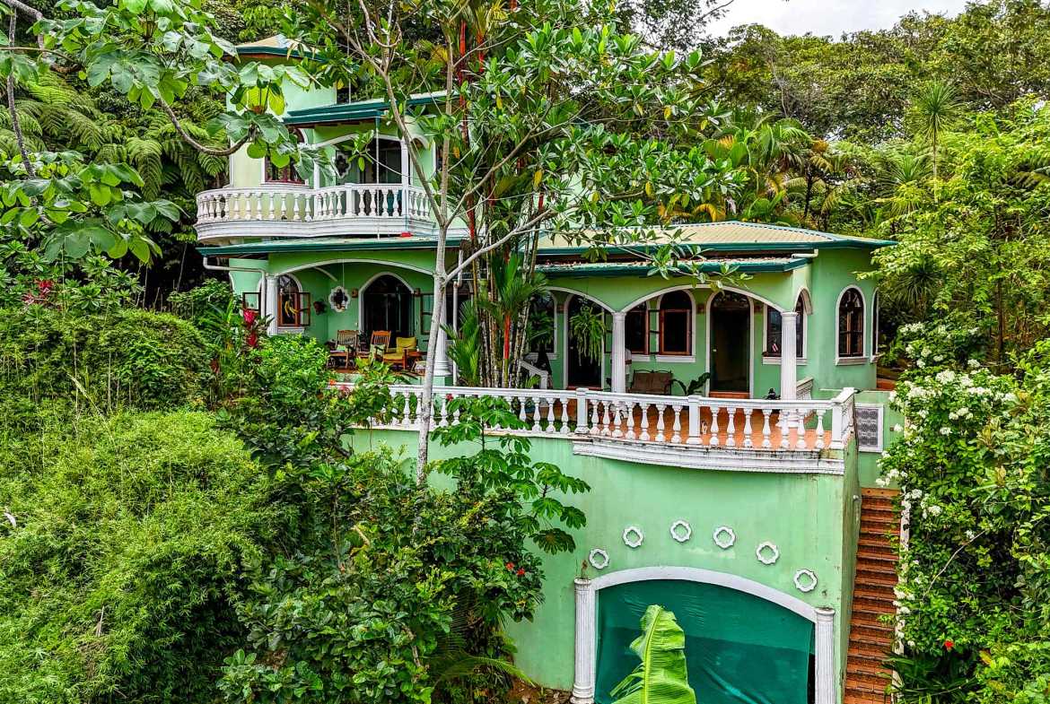 Charming 2-Bedroom House with Ocean Views, Private Pool & Jungle Surroundings in Ojochal Costa Rica