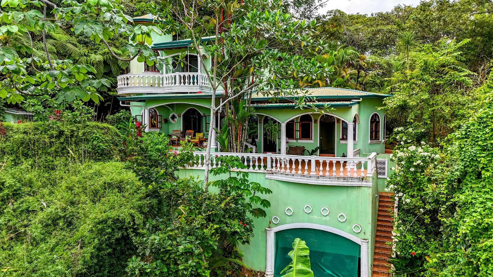 Charming 2-Bedroom House with Ocean Views, Private Pool & Jungle Surroundings in Ojochal Costa Rica