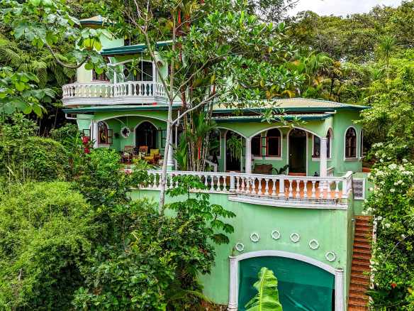 Charming 2-Bedroom House with Ocean Views, Private Pool & Jungle Surroundings in Ojochal Costa Rica