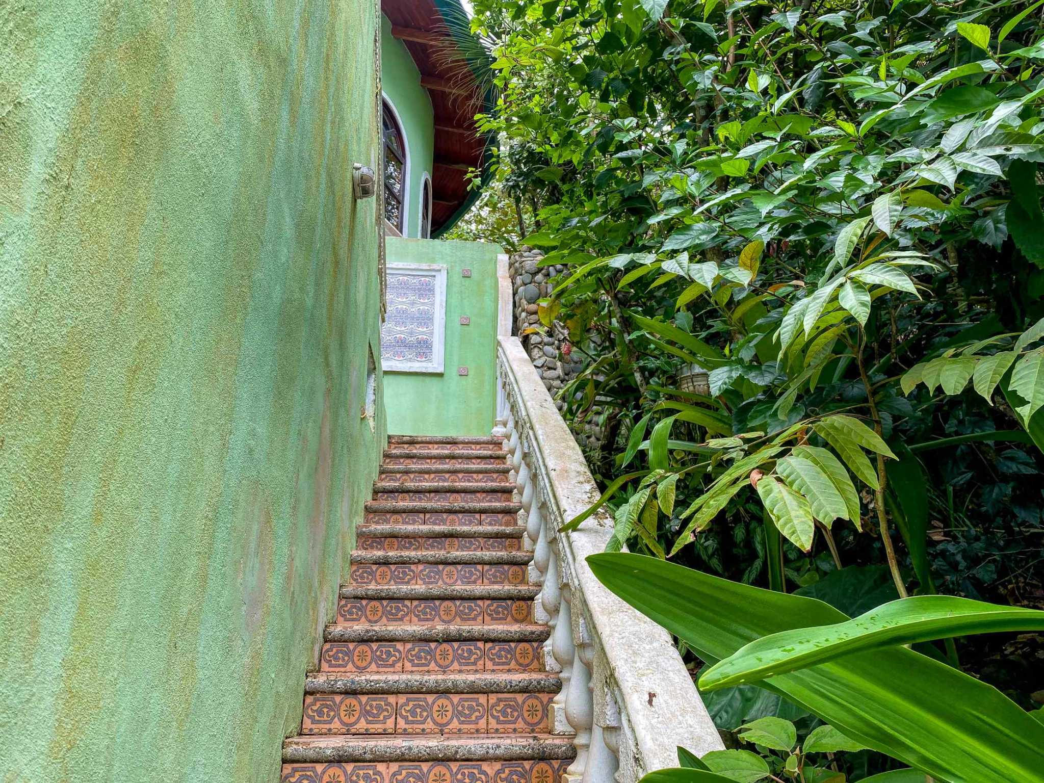 Charming 2-Bedroom House with Ocean Views, Private Pool & Jungle Surroundings in Ojochal Costa Rica