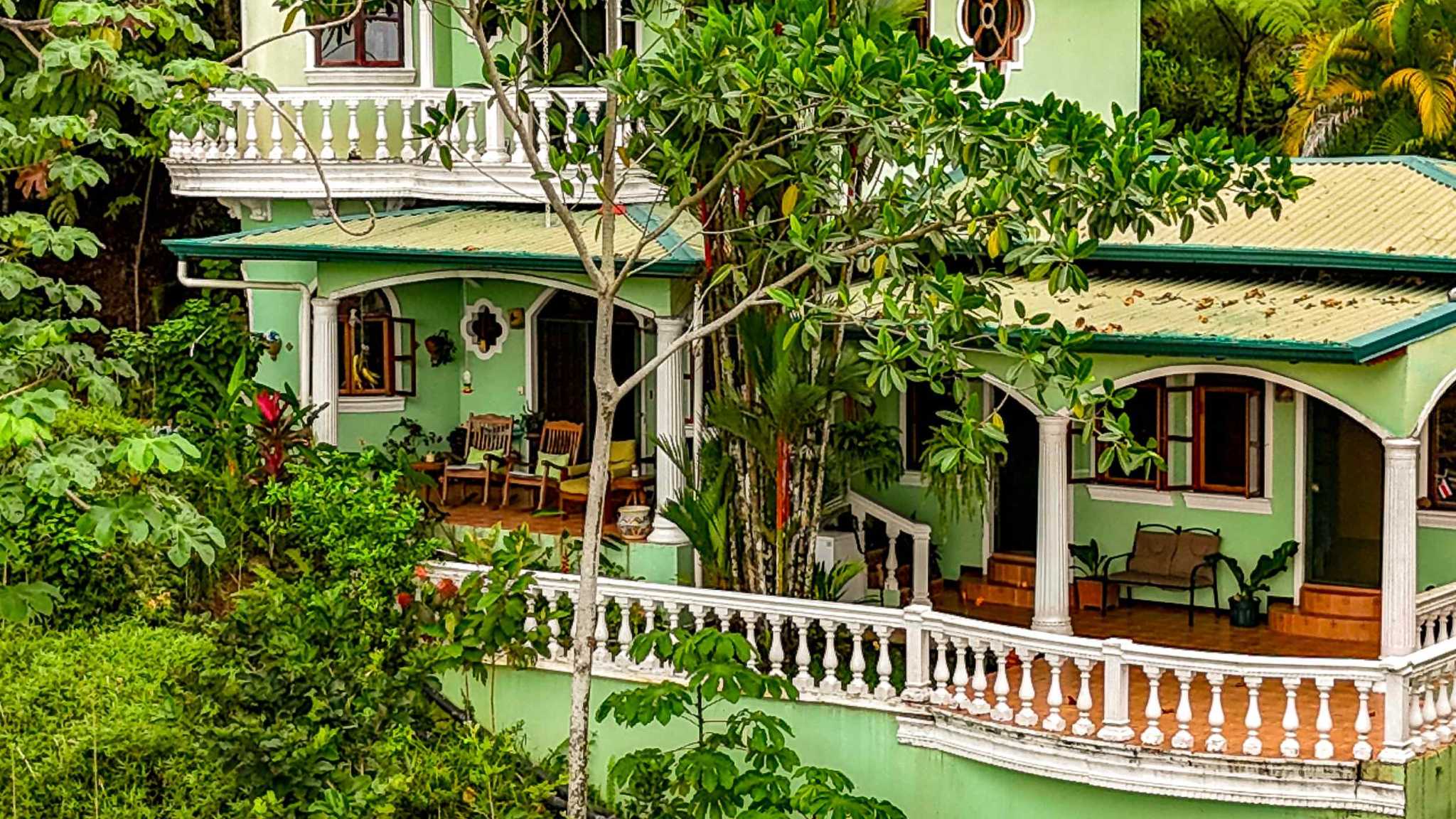 Charming 2-Bedroom House with Ocean Views, Private Pool & Jungle Surroundings in Ojochal Costa Rica