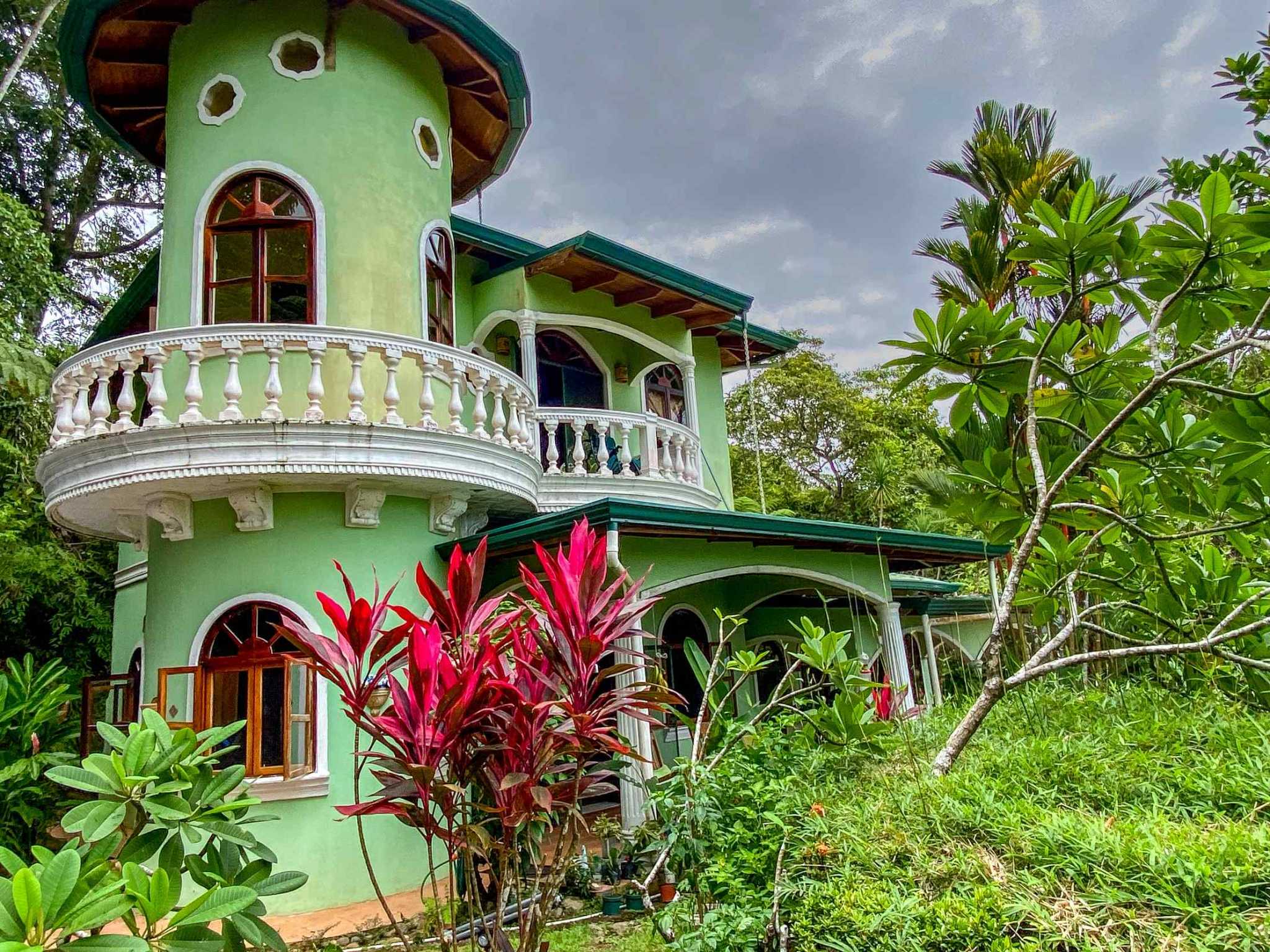 Charming 2-Bedroom House with Ocean Views, Private Pool & Jungle Surroundings in Ojochal Costa Rica