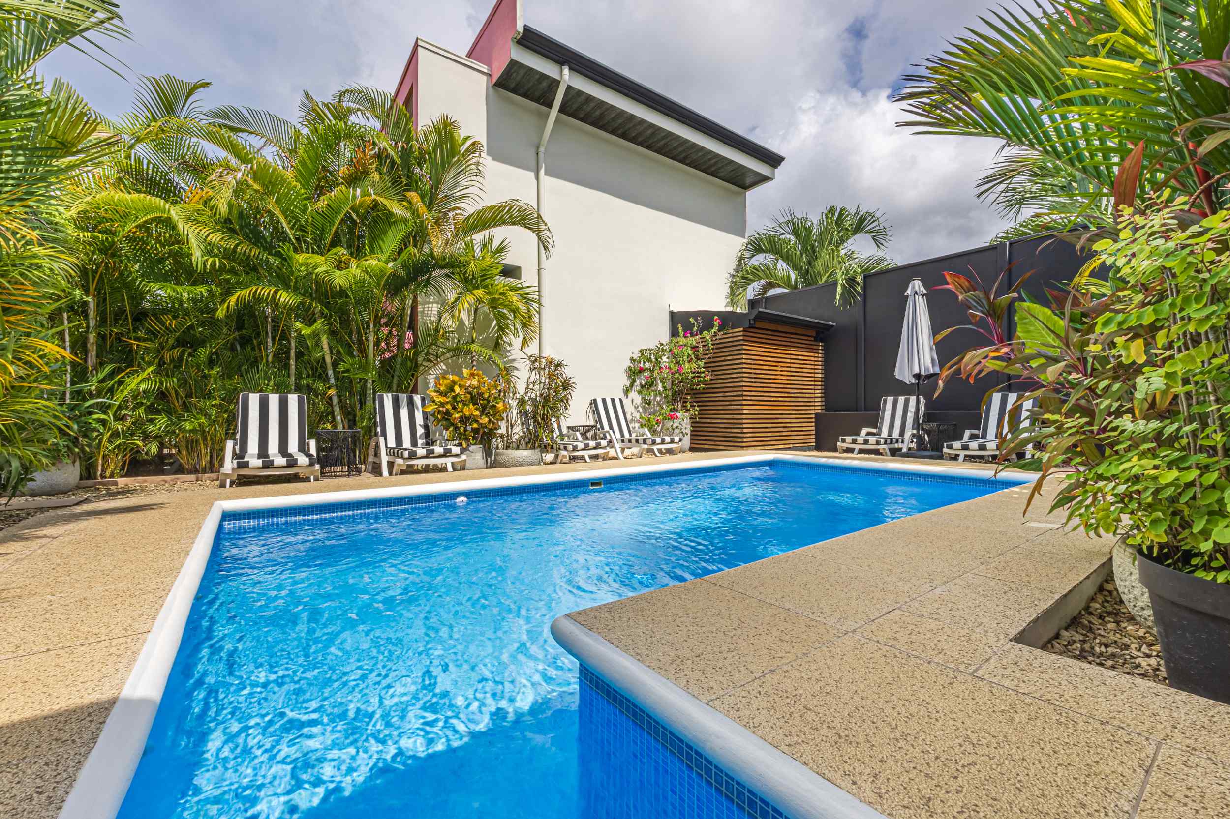 74009-39 Turnkey Five-Star Boutique Hotel with Pool & Income Potential in Uvita Costa Rica