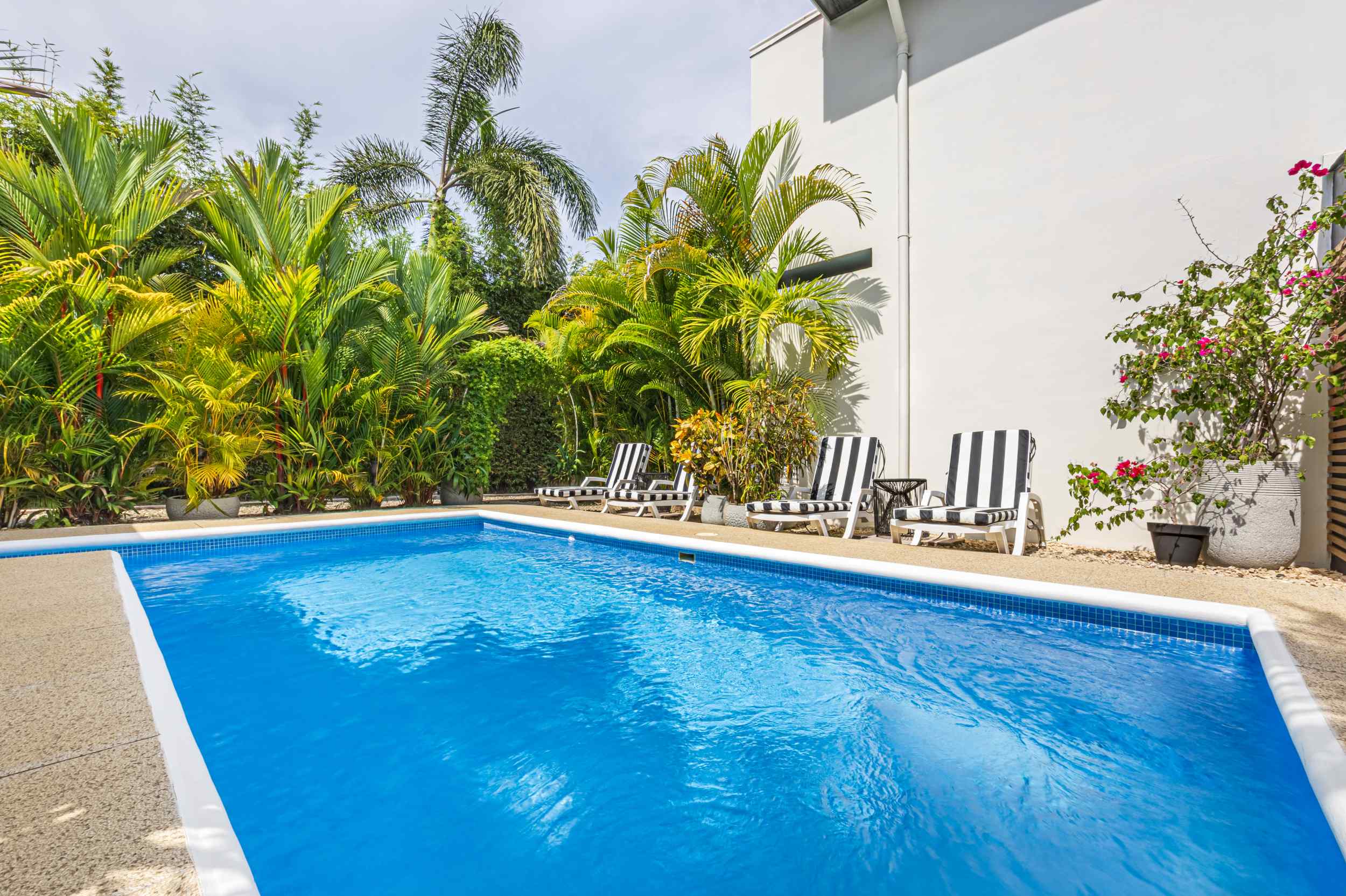 74009-40 Turnkey Five-Star Boutique Hotel with Pool & Income Potential in Uvita Costa Rica