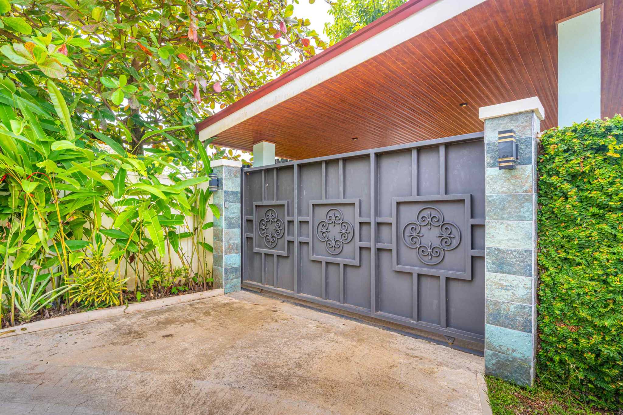74509-5 Beautifully Updated 2-Bedroom Villa with Oversized Pool & Mountain Views in Uvita Costa Rica