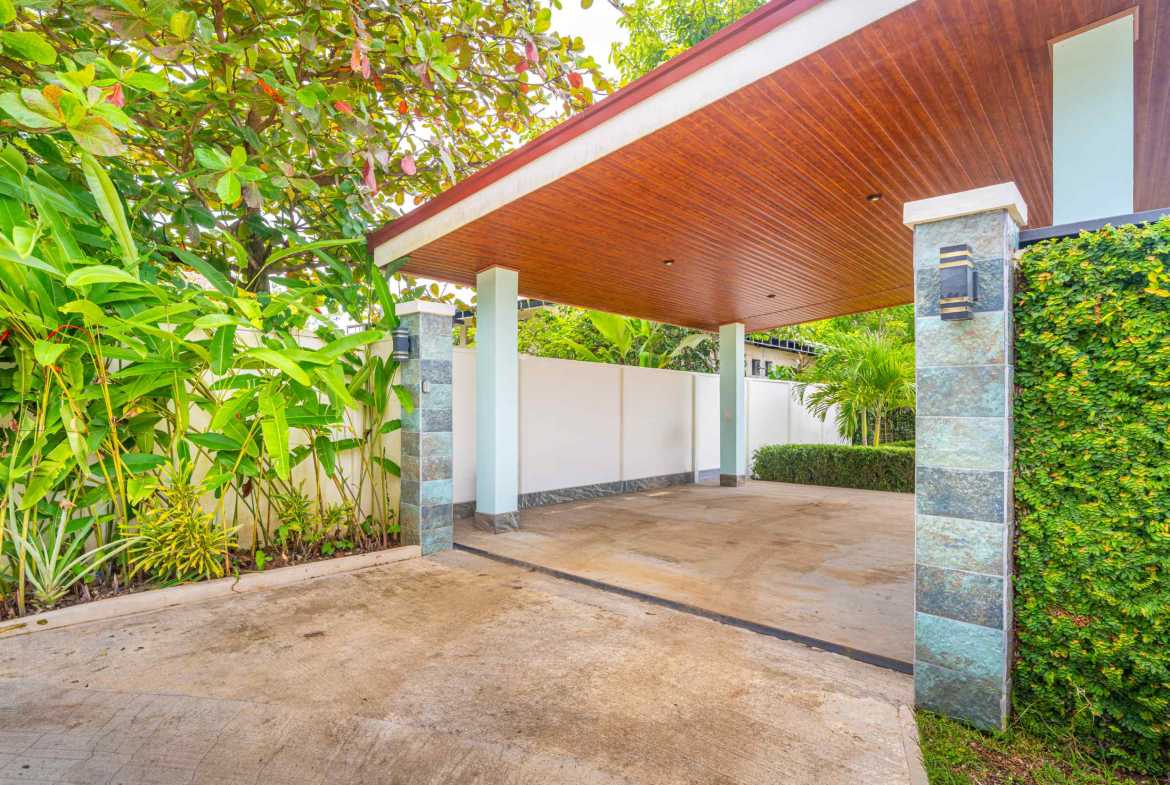 Beautifully Updated 2-Bedroom Villa, photo 8 of 24