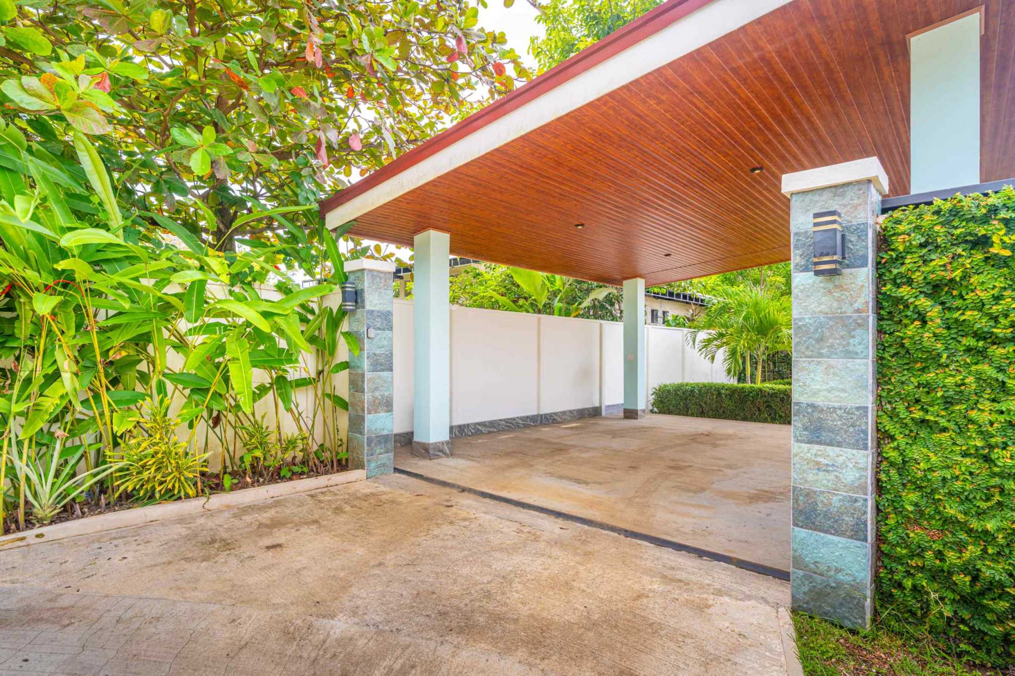 74509-6 Beautifully Updated 2-Bedroom Villa with Oversized Pool & Mountain Views in Uvita Costa Rica