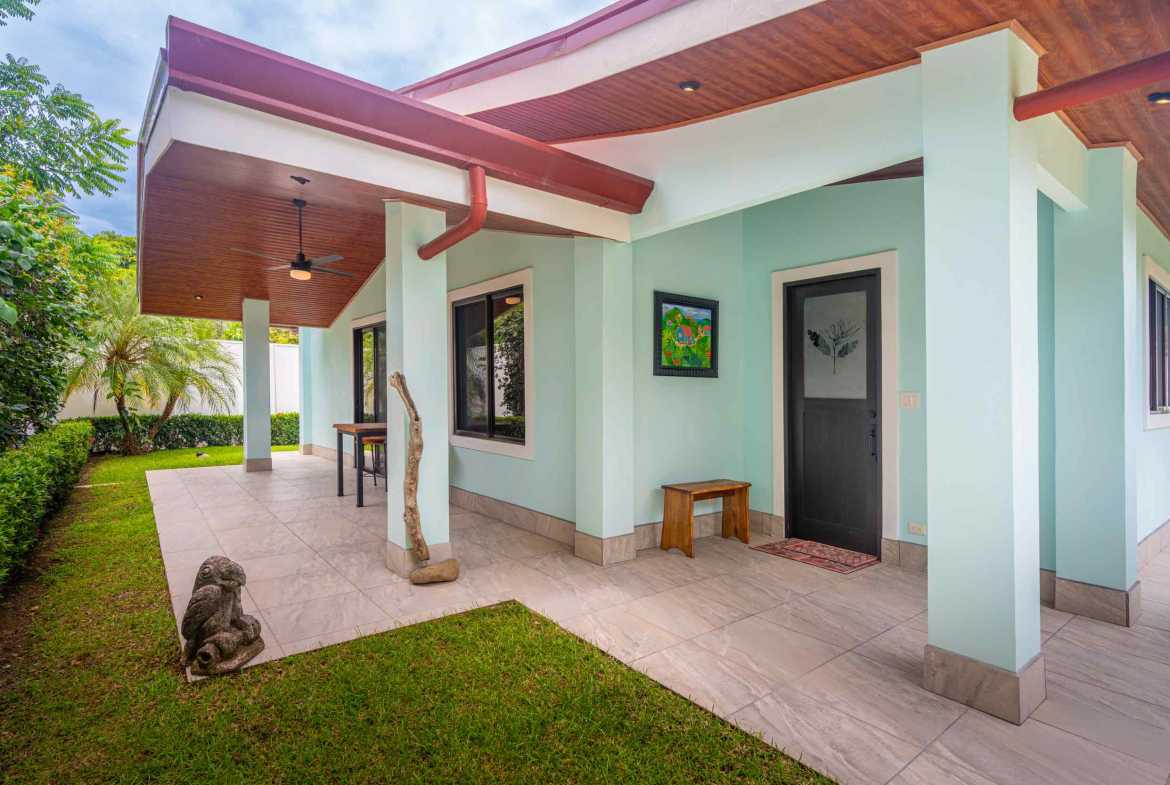 Beautifully Updated 2-Bedroom Villa, photo 12 of 24