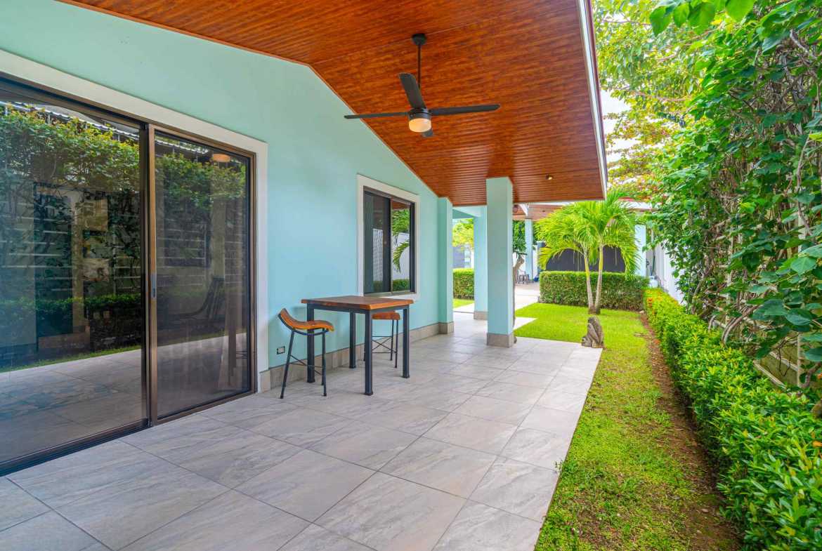Beautifully Updated 2-Bedroom Villa, photo 13 of 24