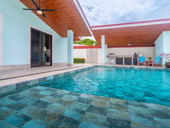 Beautifully Updated 2-Bedroom Villa with Oversized Pool & Mountain Views in Uvita Costa Rica