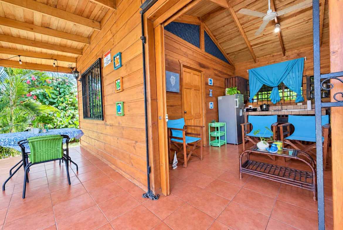 2-Bedroom Riverside Pine Cabin with River & Jungle Views, photo 16 of 24