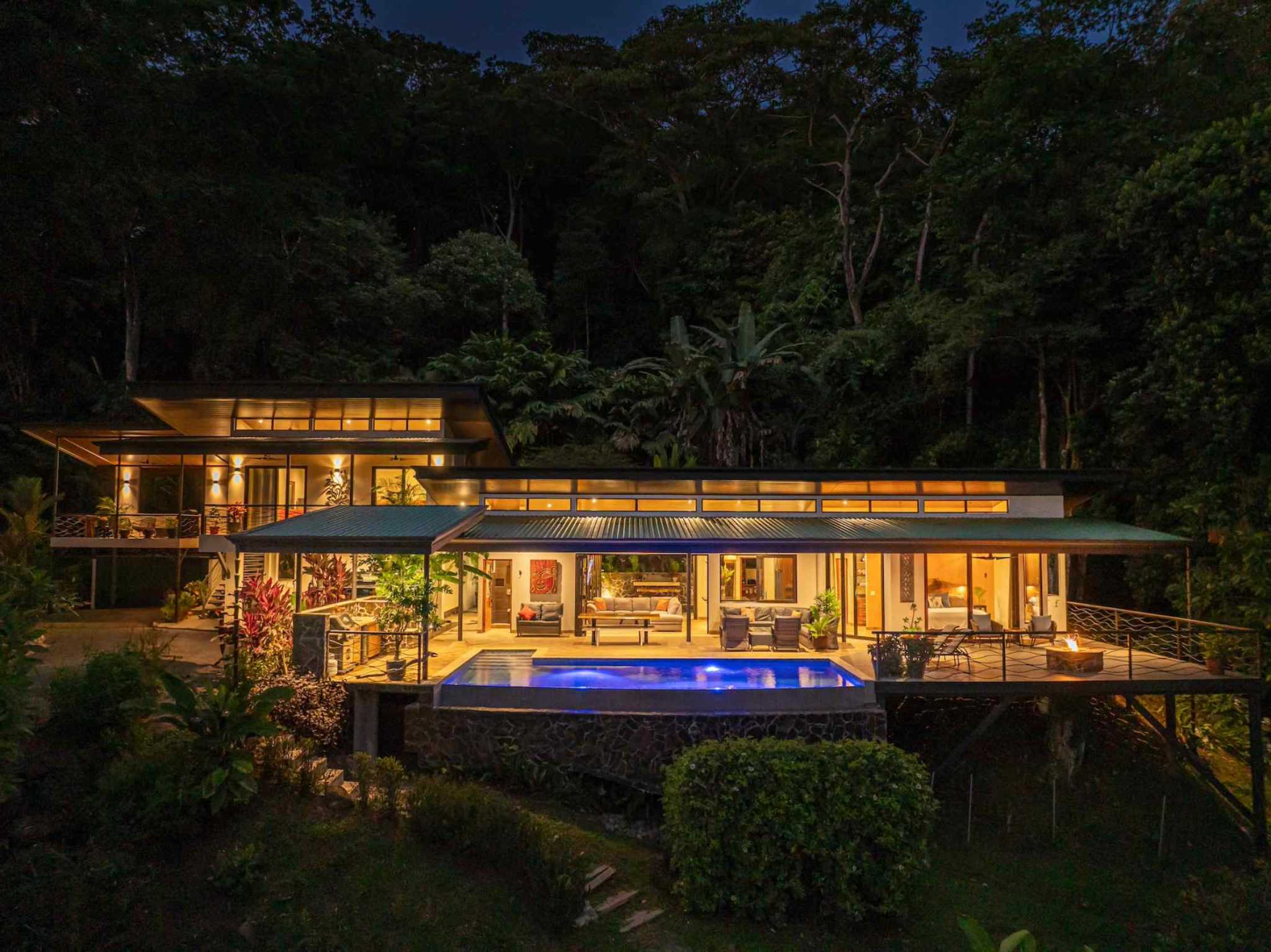 Stunning 3-Bedroom Home with Ocean Views, Infinity Pool & Whale’s Tail Vistas in Uvita Costa Rica