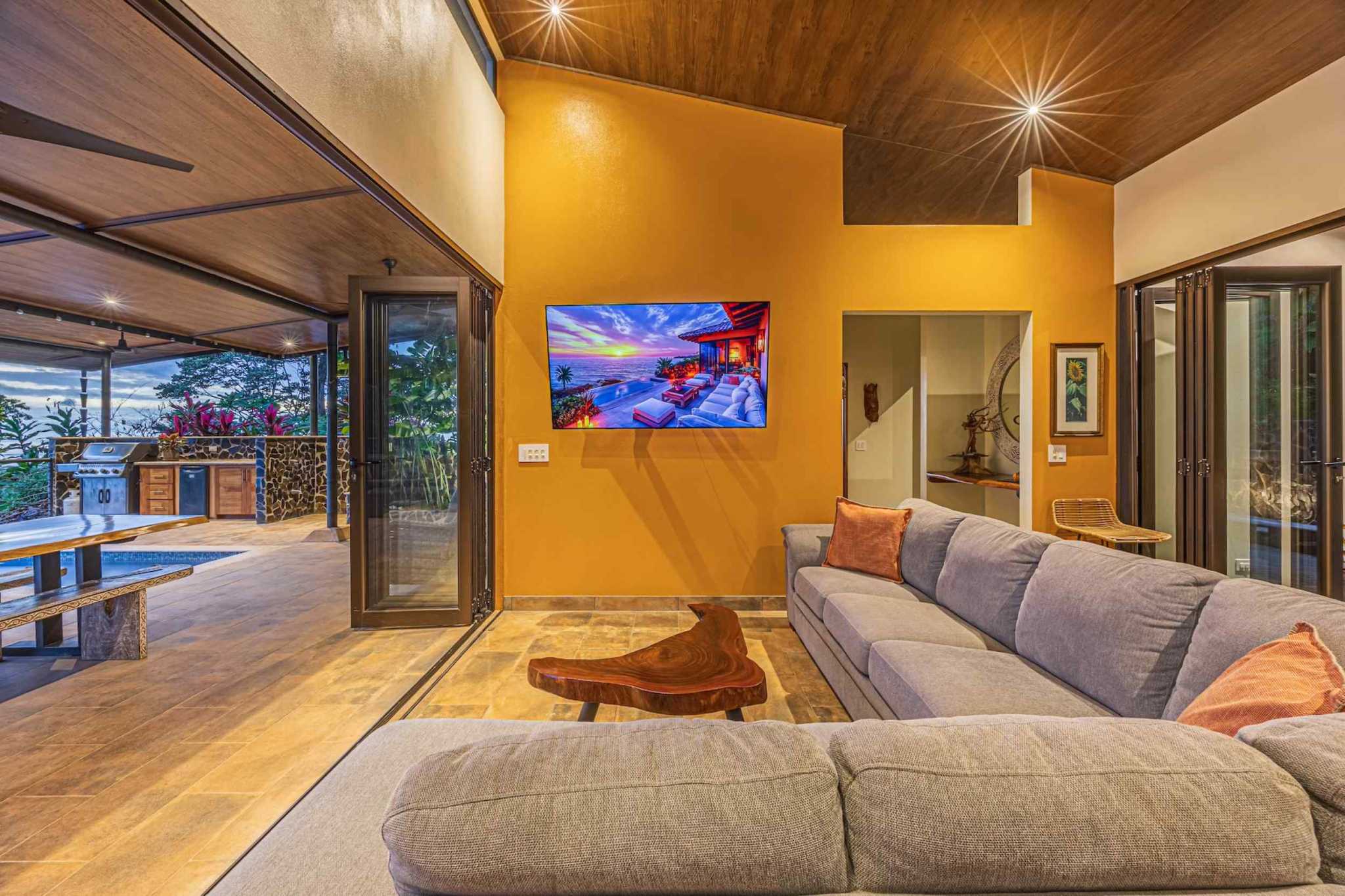 Stunning 3-Bedroom Home with Ocean Views, Infinity Pool & Whale’s Tail Vistas in Uvita Costa Rica