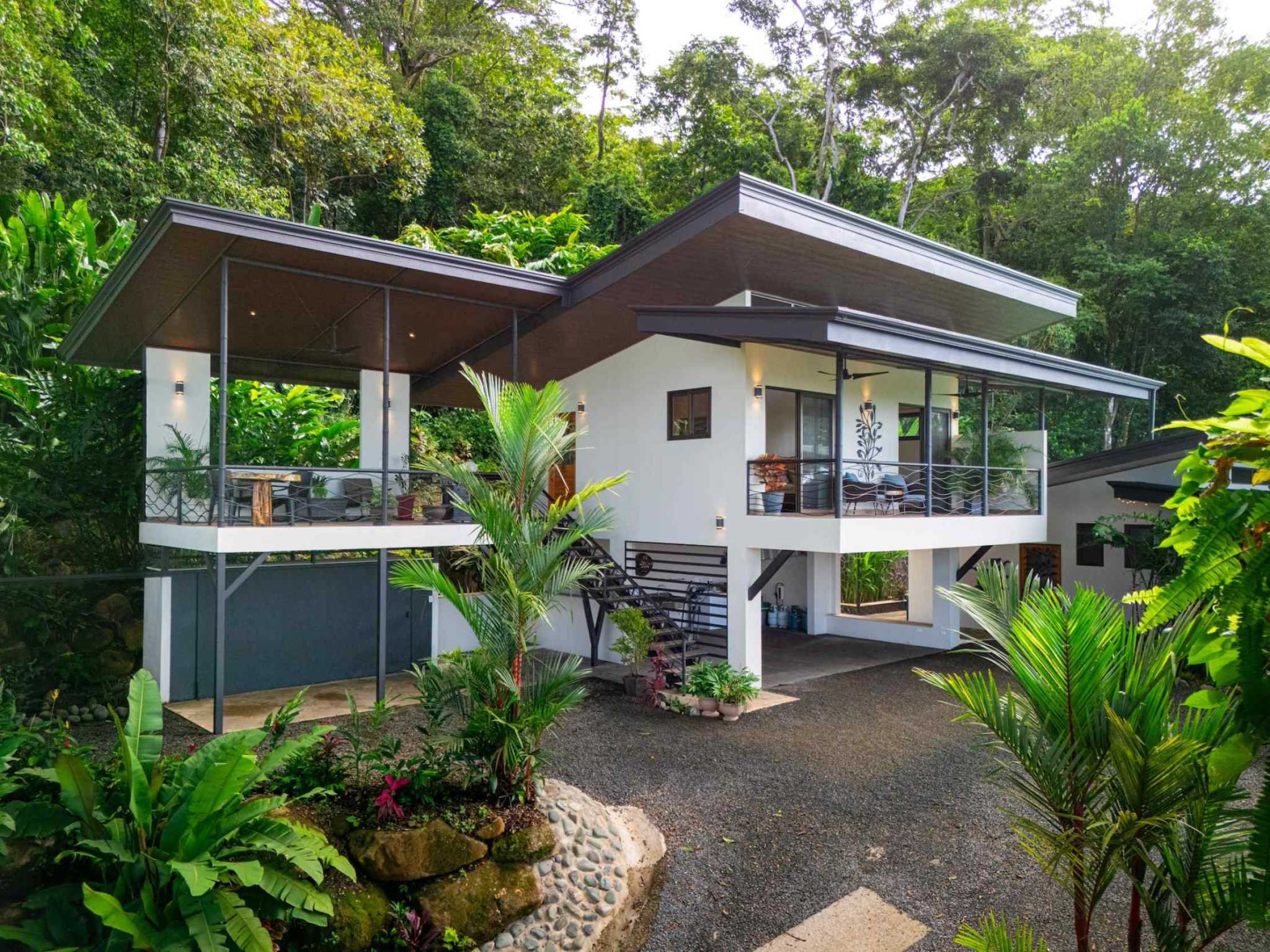 Stunning 3-Bedroom Home with Ocean Views, Infinity Pool & Whale’s Tail Vistas in Uvita Costa Rica