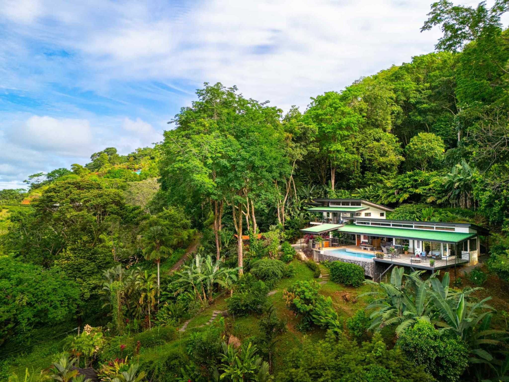 Stunning 3-Bedroom Home with Ocean Views, Infinity Pool & Whale’s Tail Vistas in Uvita Costa Rica