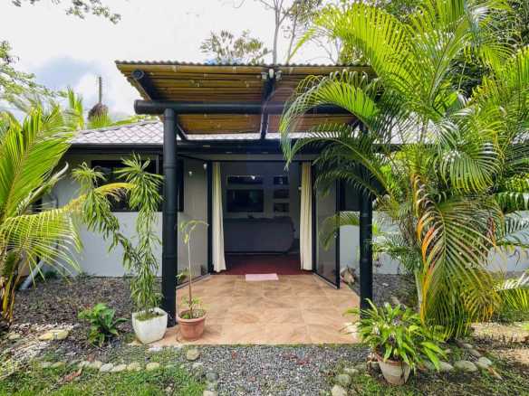 Charming 3-Bedroom House with Mountain Views & Private Pool in Bahia Costa Rica