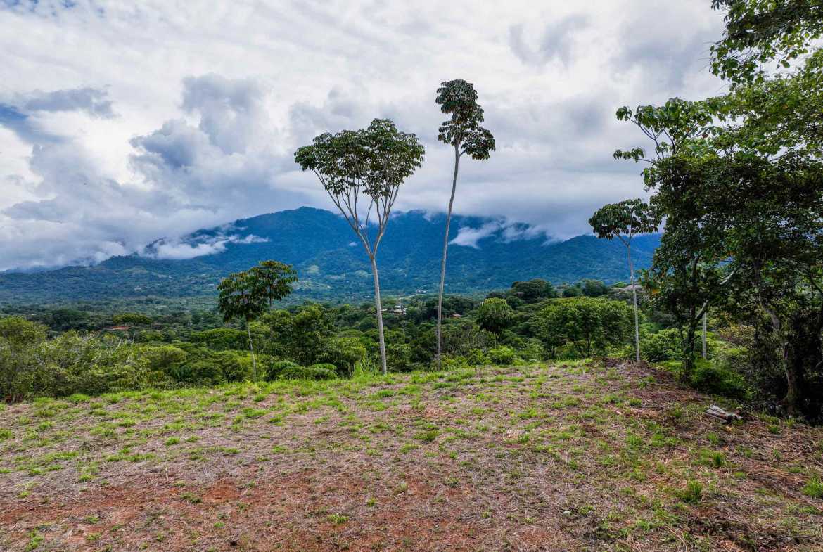 0.83-acre lot in Ojochal, Costa Rica – photo 1 of 4