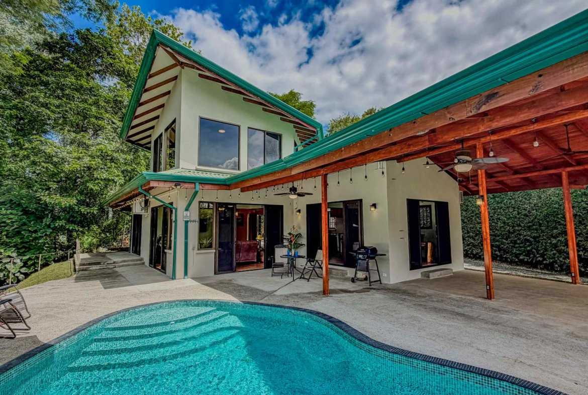 Charming 2-Bedroom Jungle Retreat with Saltwater Pool & Mountain Views in Lagunas Costa Rica