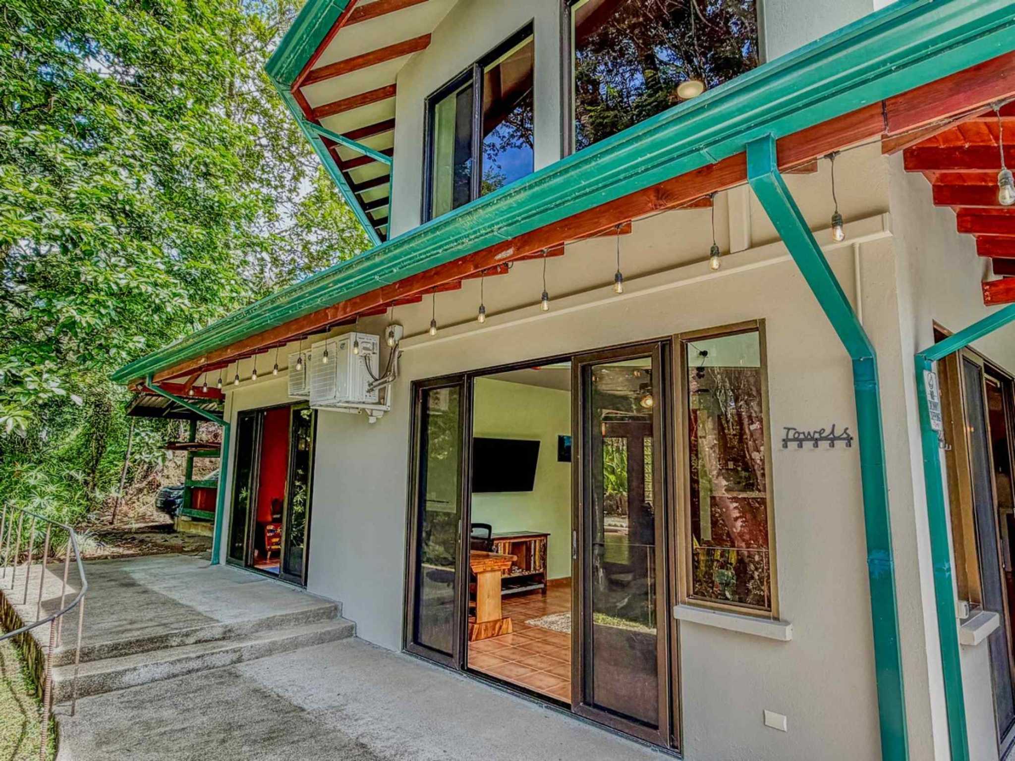 76480-7 Charming 2-Bedroom Jungle Retreat with Saltwater Pool & Mountain Views in Lagunas Costa Rica