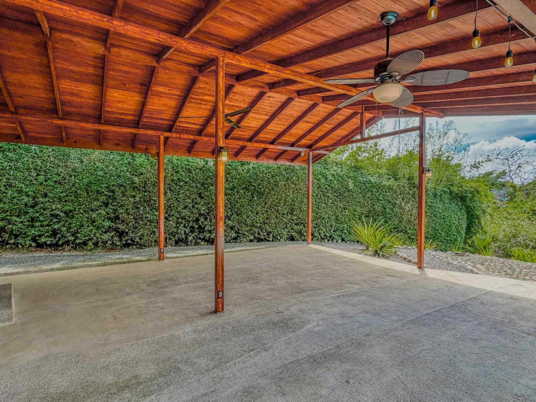 76480-8 Charming 2-Bedroom Jungle Retreat with Saltwater Pool & Mountain Views in Lagunas Costa Rica