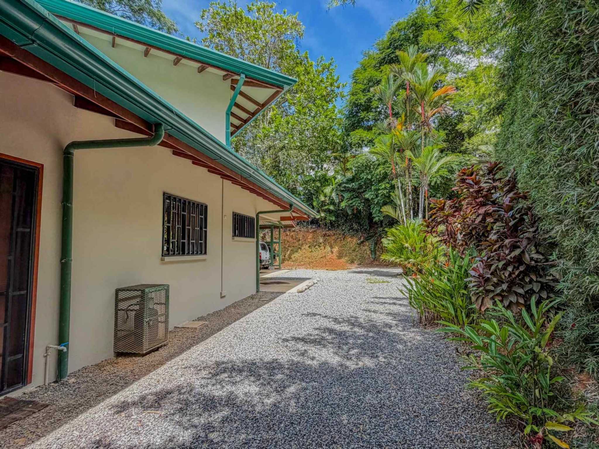 76480-11 Charming 2-Bedroom Jungle Retreat with Saltwater Pool & Mountain Views in Lagunas Costa Rica