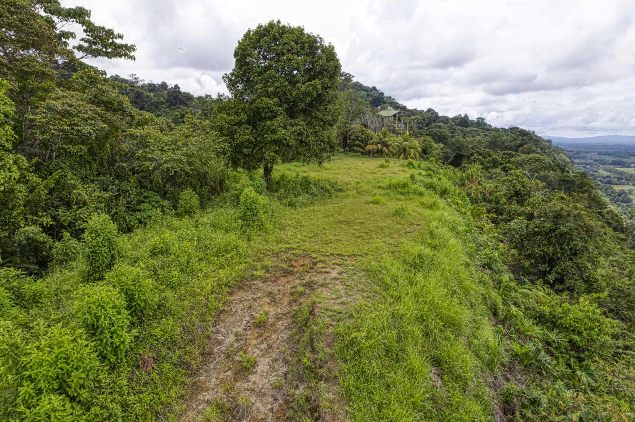 76778-29 Stunning Ocean & Mountain View Building Lot with Legal Water in Ojochal Costa Rica