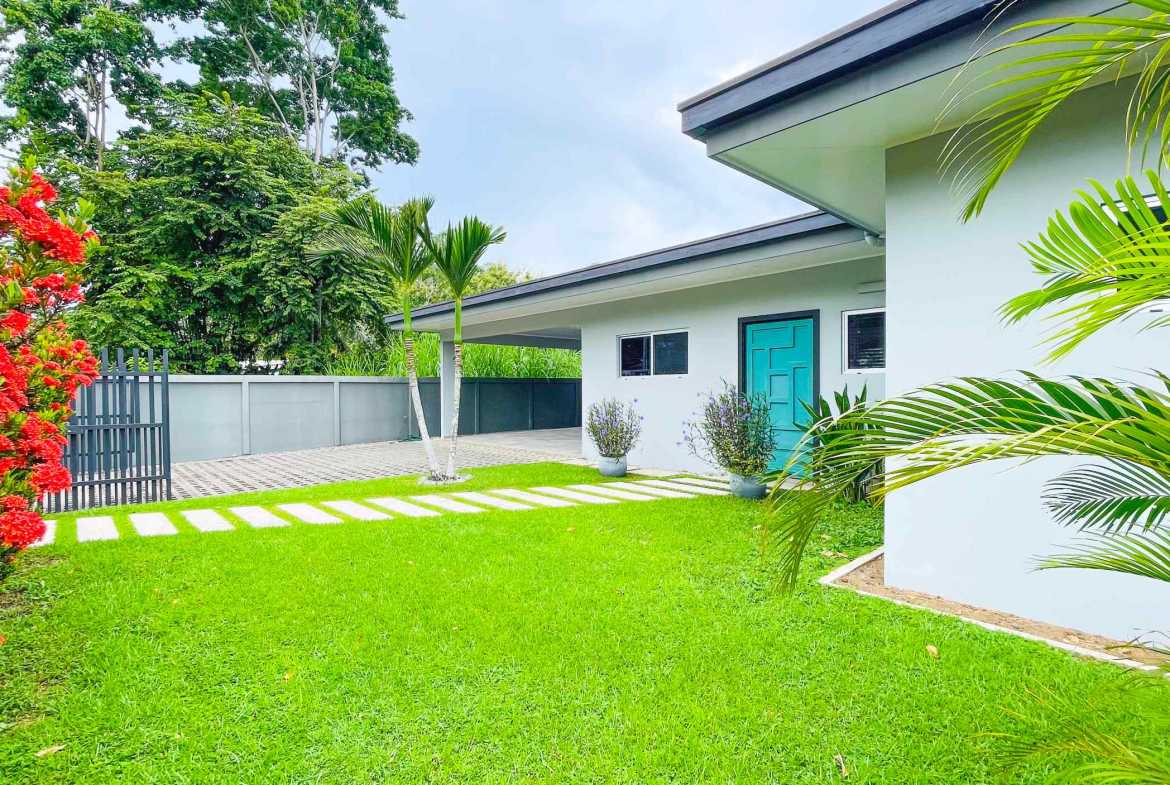Beautifully Maintained 3-Bedroom Villa, photo 3 of 24