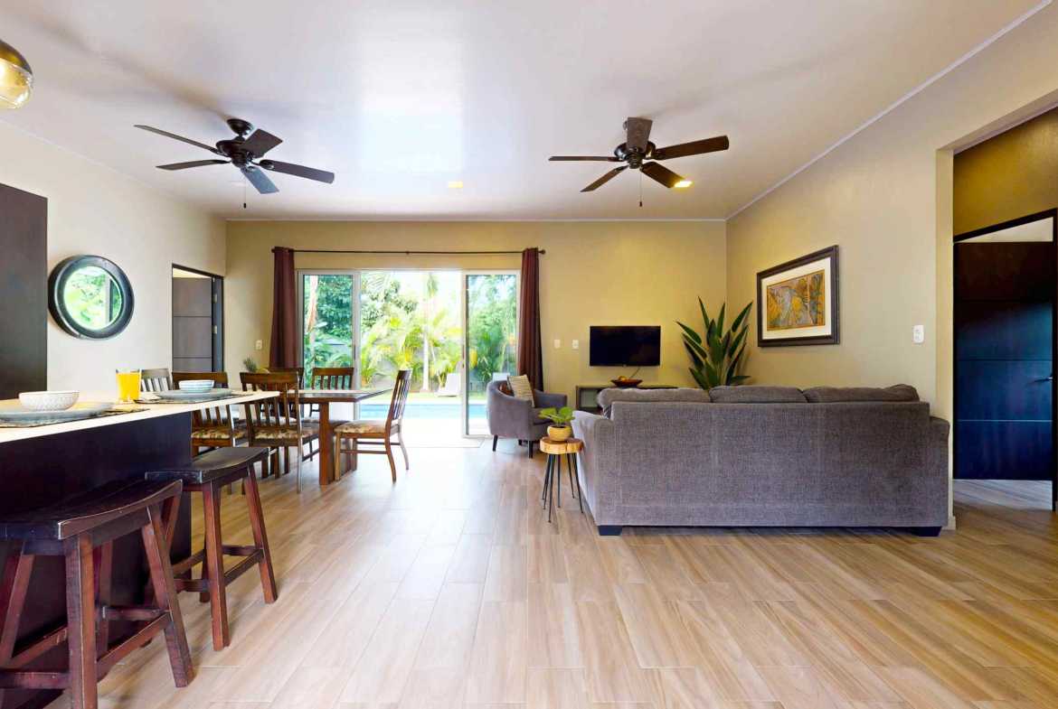 Beautifully Maintained 3-Bedroom Villa, photo 2 of 24