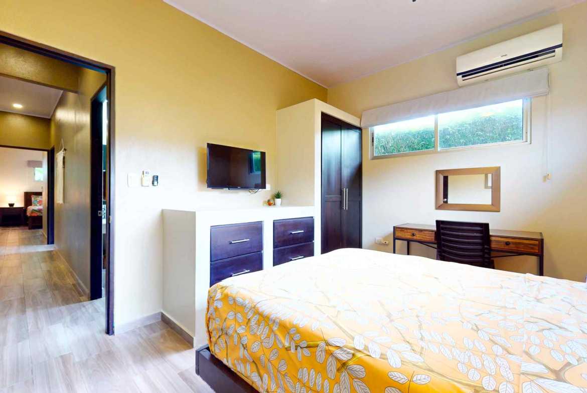 Beautifully Maintained 3-Bedroom Villa, photo 14 of 24