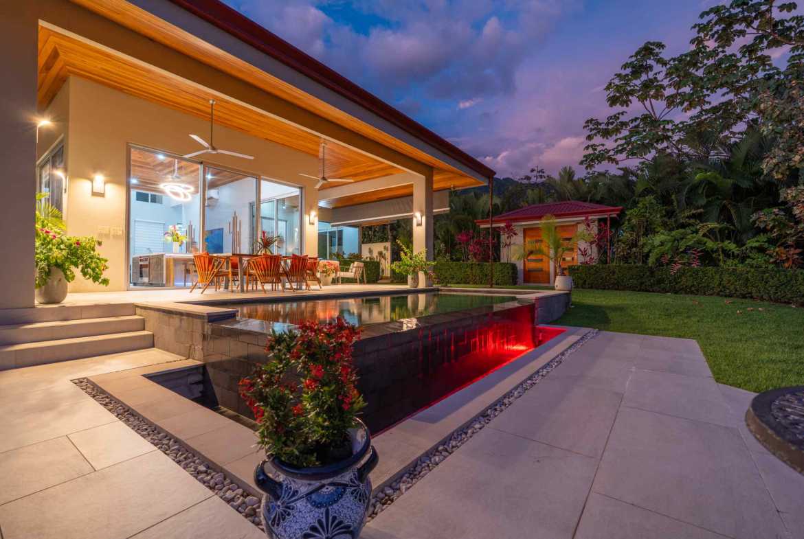 2-Bedroom Ocean View Home with Infinity Pool & Panoramic Views, photo 11 of 24