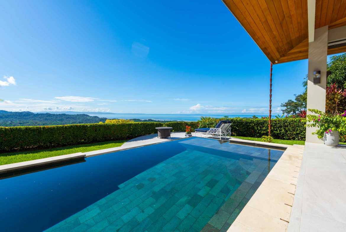 2-Bedroom Ocean View Home with Infinity Pool & Panoramic Views, photo 12 of 24