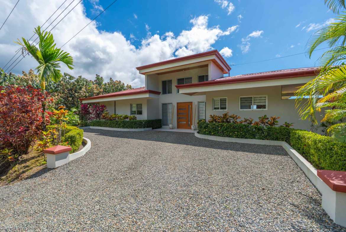 2-Bedroom Ocean View Home with Infinity Pool & Panoramic Views, photo 13 of 24