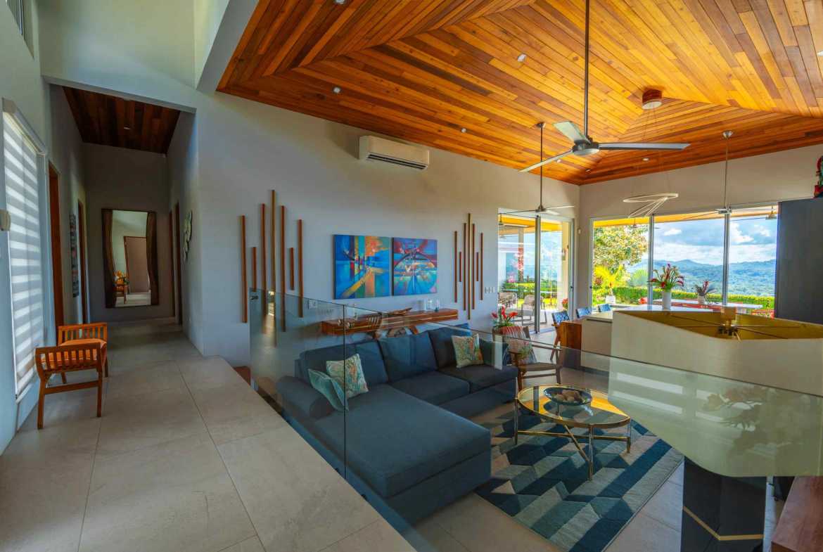 2-Bedroom Ocean View Home with Infinity Pool & Panoramic Views, photo 17 of 24
