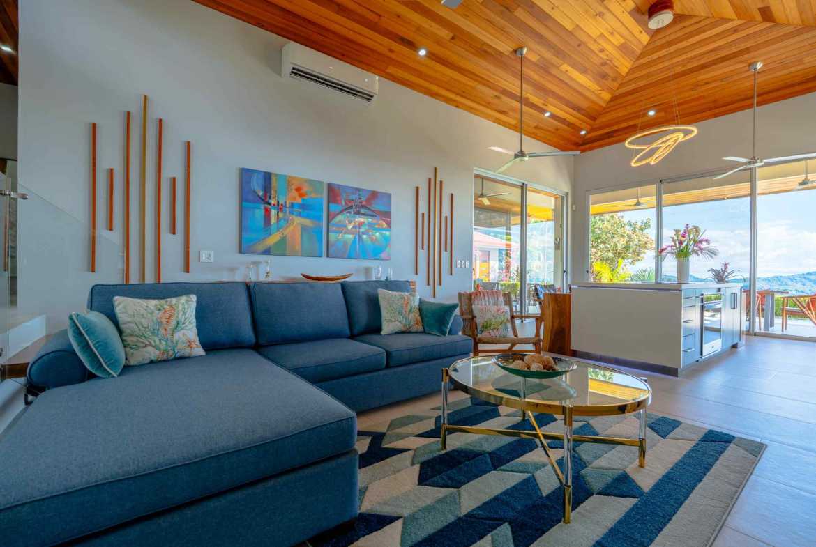 2-Bedroom Ocean View Home with Infinity Pool & Panoramic Views, photo 18 of 24