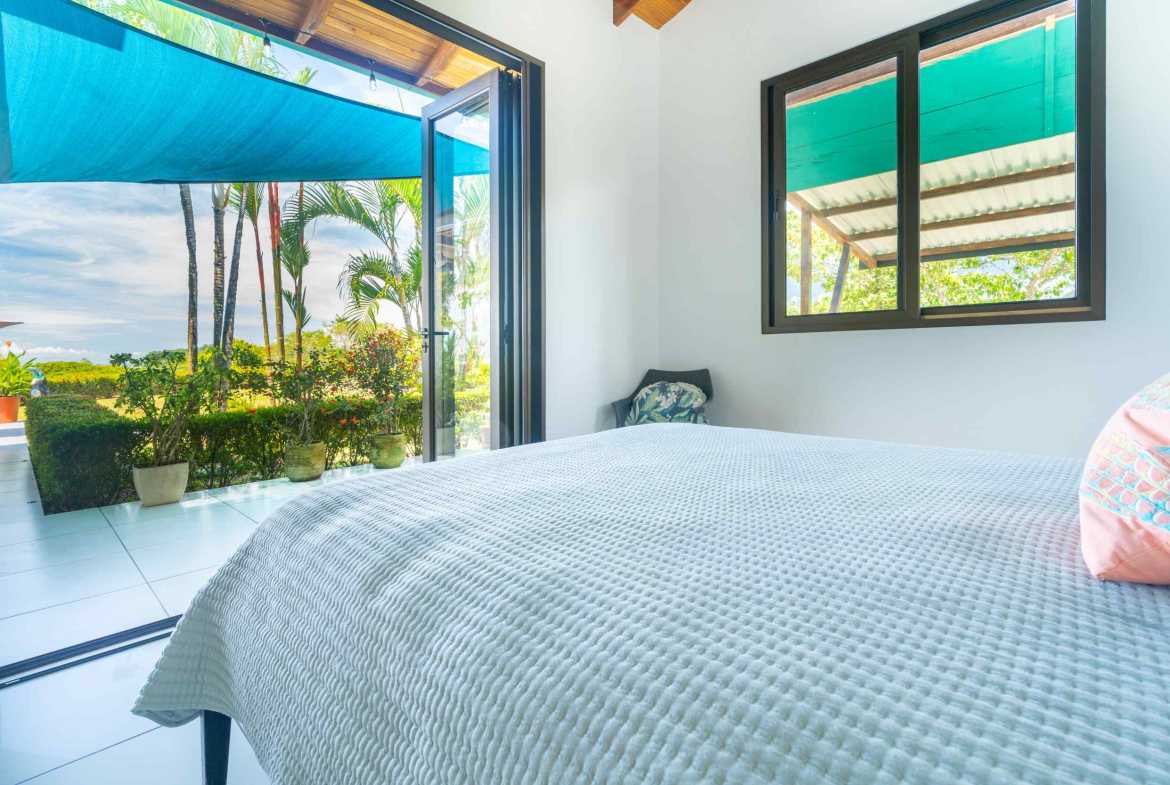 Sunset Ocean View 2-Bedroom Home with Private Pool & Mountain Vistas, photo 23 of 24
