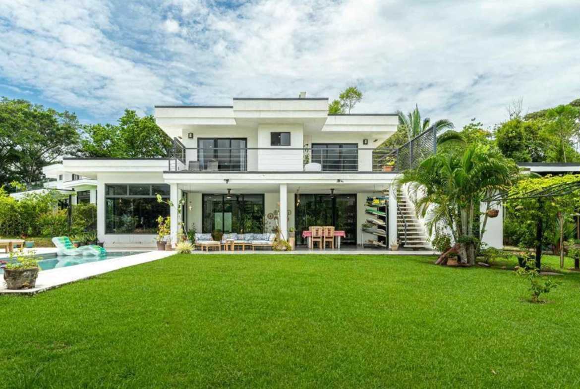 3-Bedroom House with Jungle Mountain Views & Large Pool, photo 4 of 19