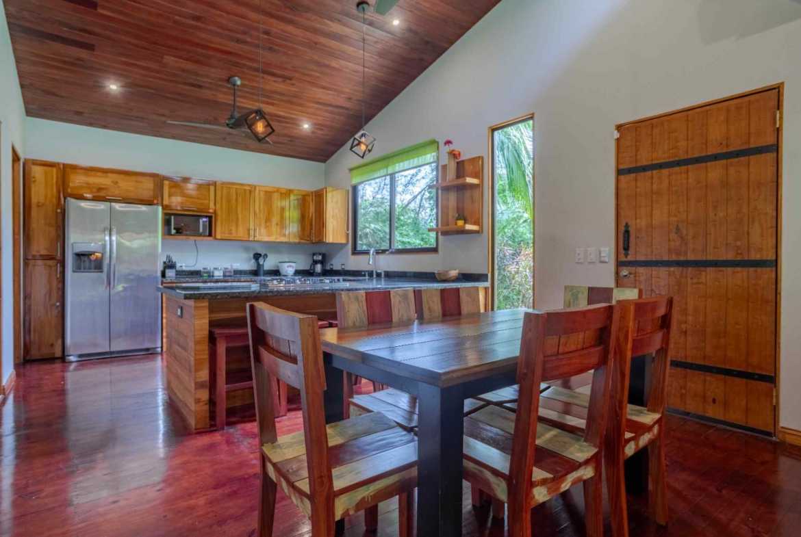 Walk-to-Beach 2-Bedroom Pinewood Home, photo 16 of 24