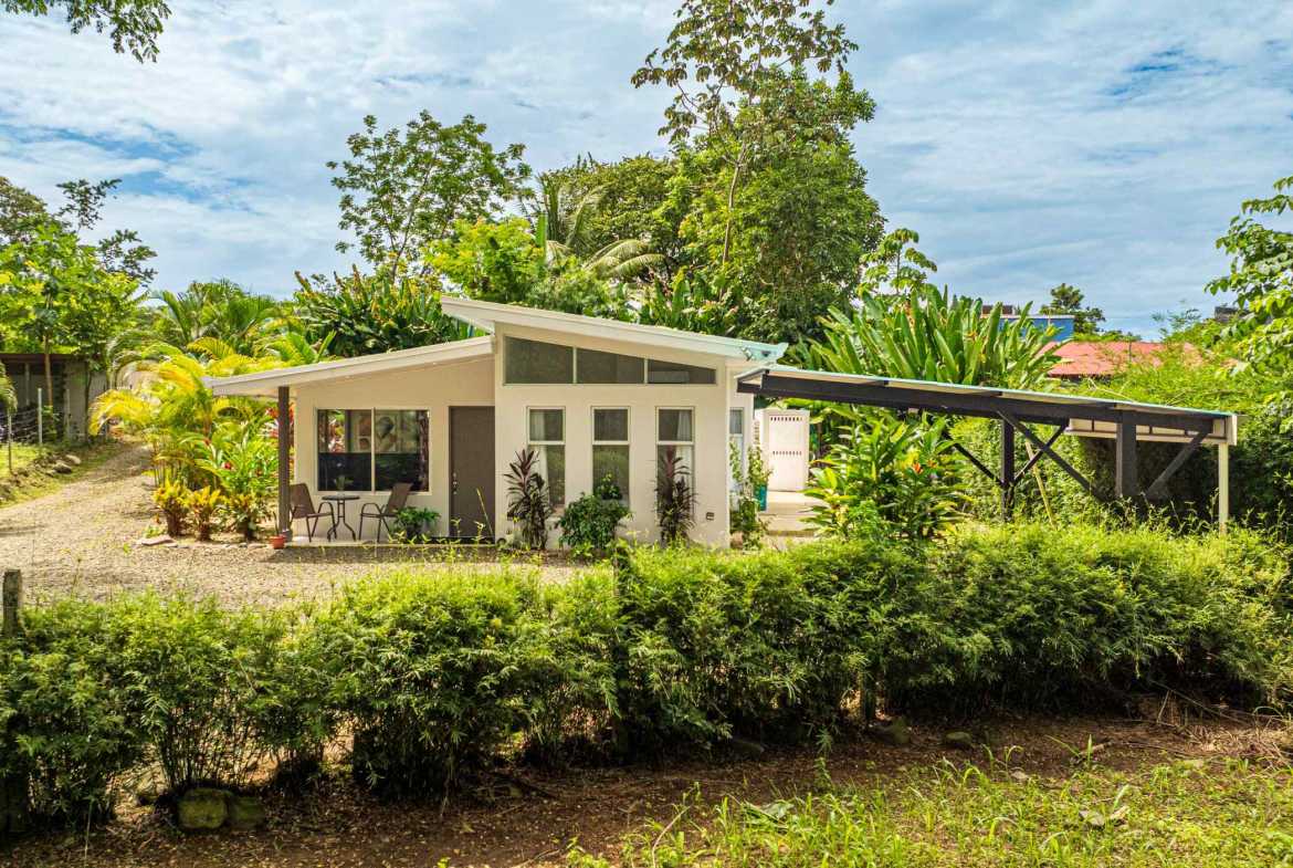 Cozy 2-Bedroom Home with Private Pool & Room to Expand Near the Beach, photo 4 of 24